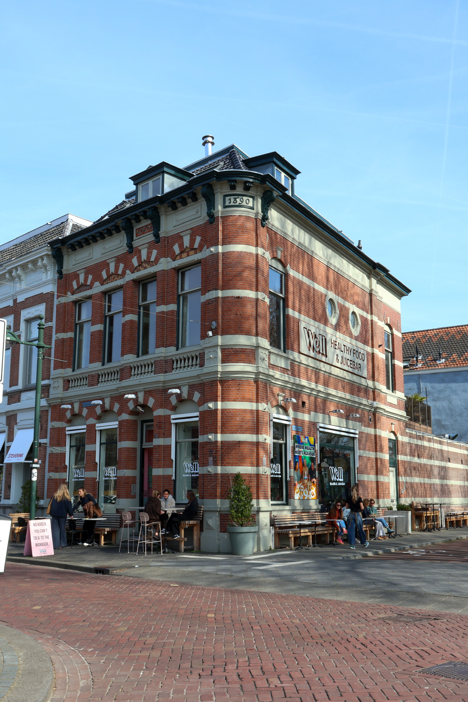 Gevel van Well aan de Nieuwe Ginnekenstraat in Breda