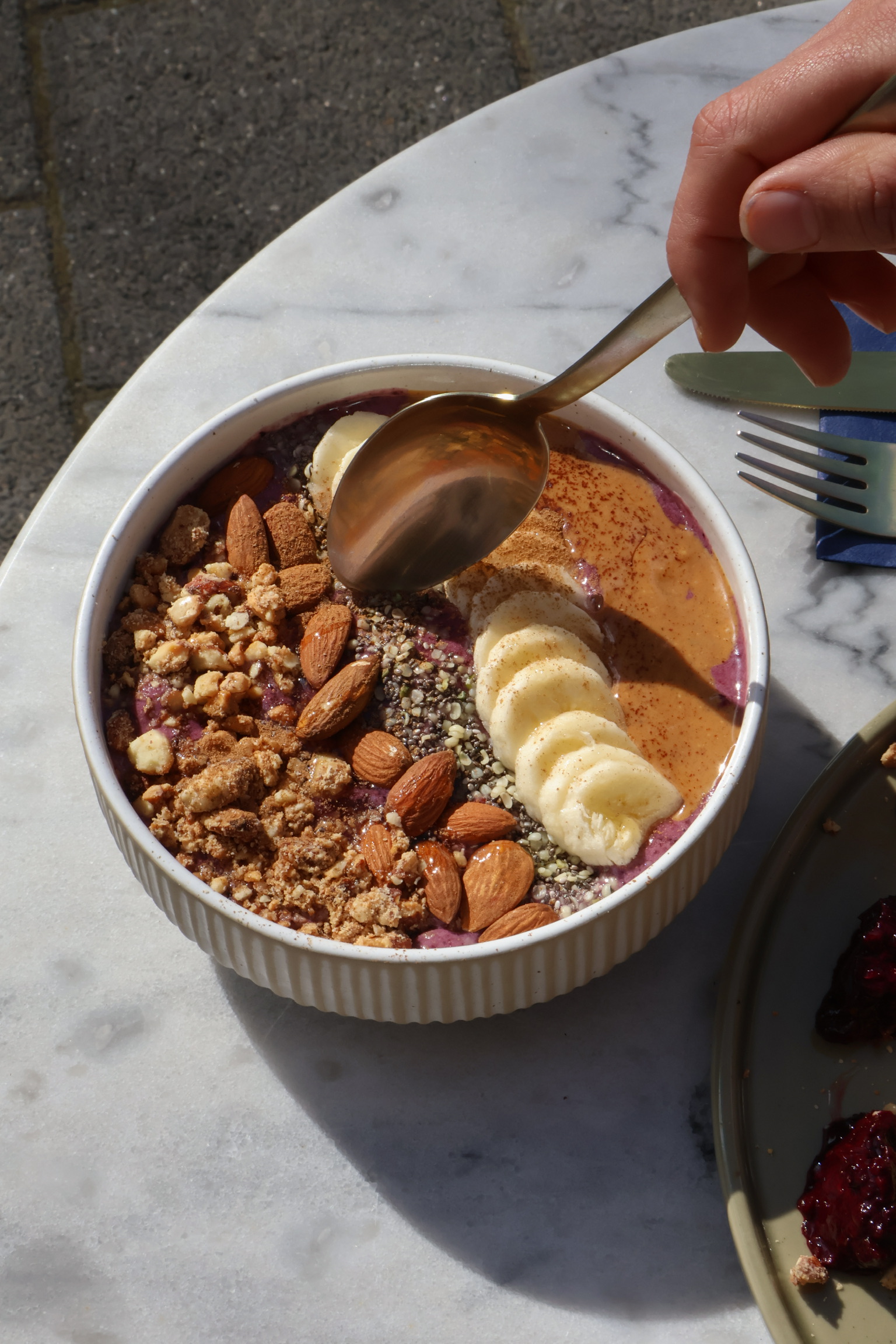 Smoothie bowl en vers fruit bij Well Breda